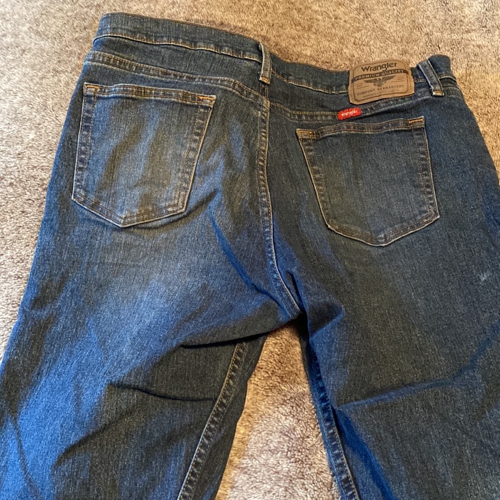 Wrangler Jeans - Picture 3 of 5